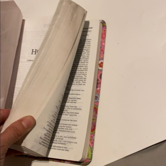 Children’s Bible - Picture 10 of 12